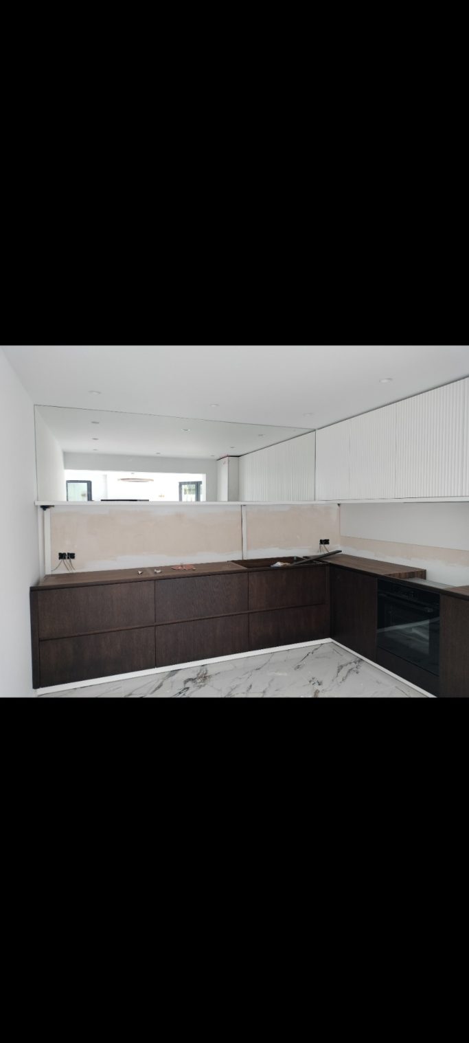 Instalación espejo cocina 